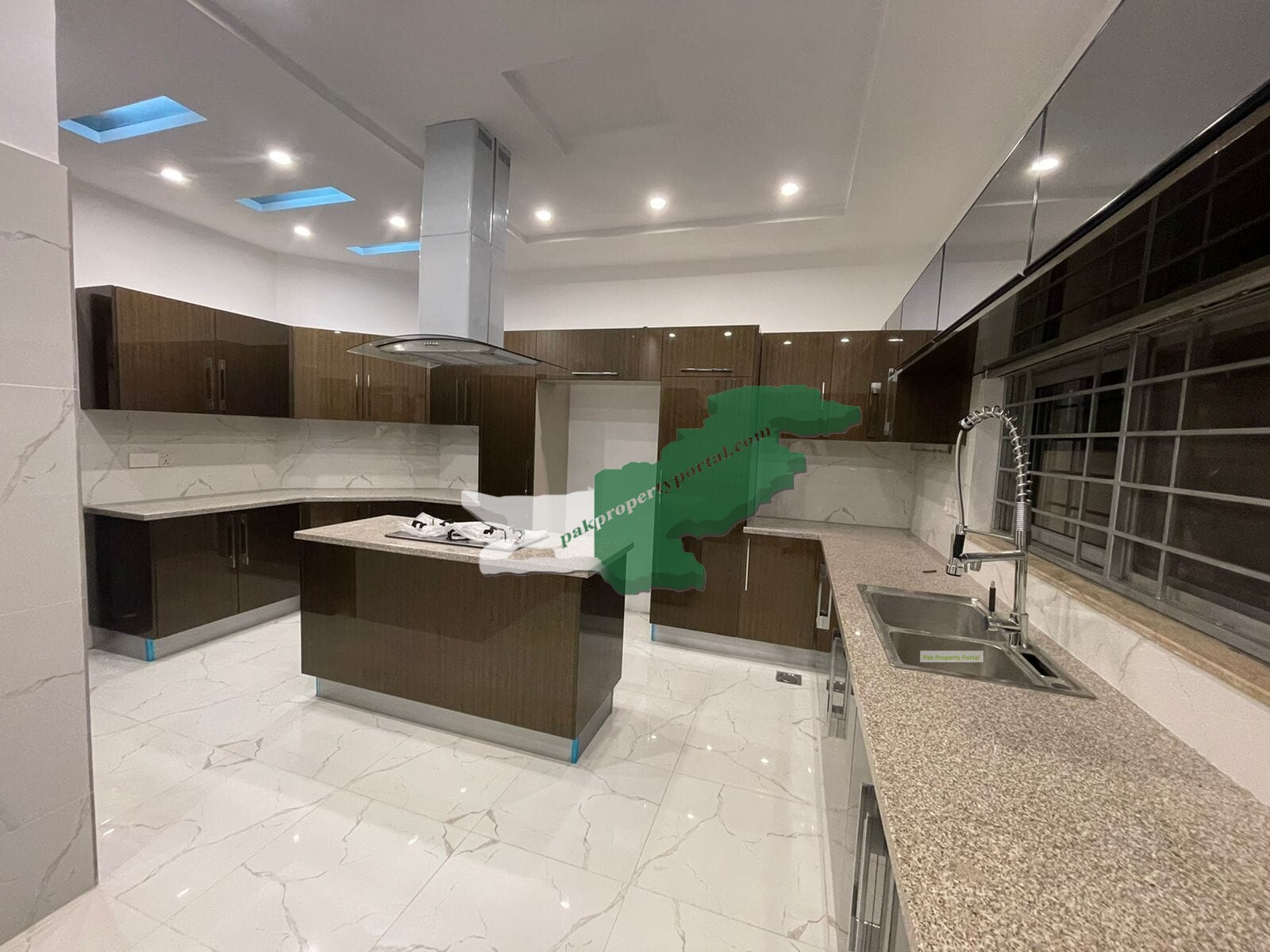 One kanal Double unit  house for sale in G Block phase 5 DHA LAHORE