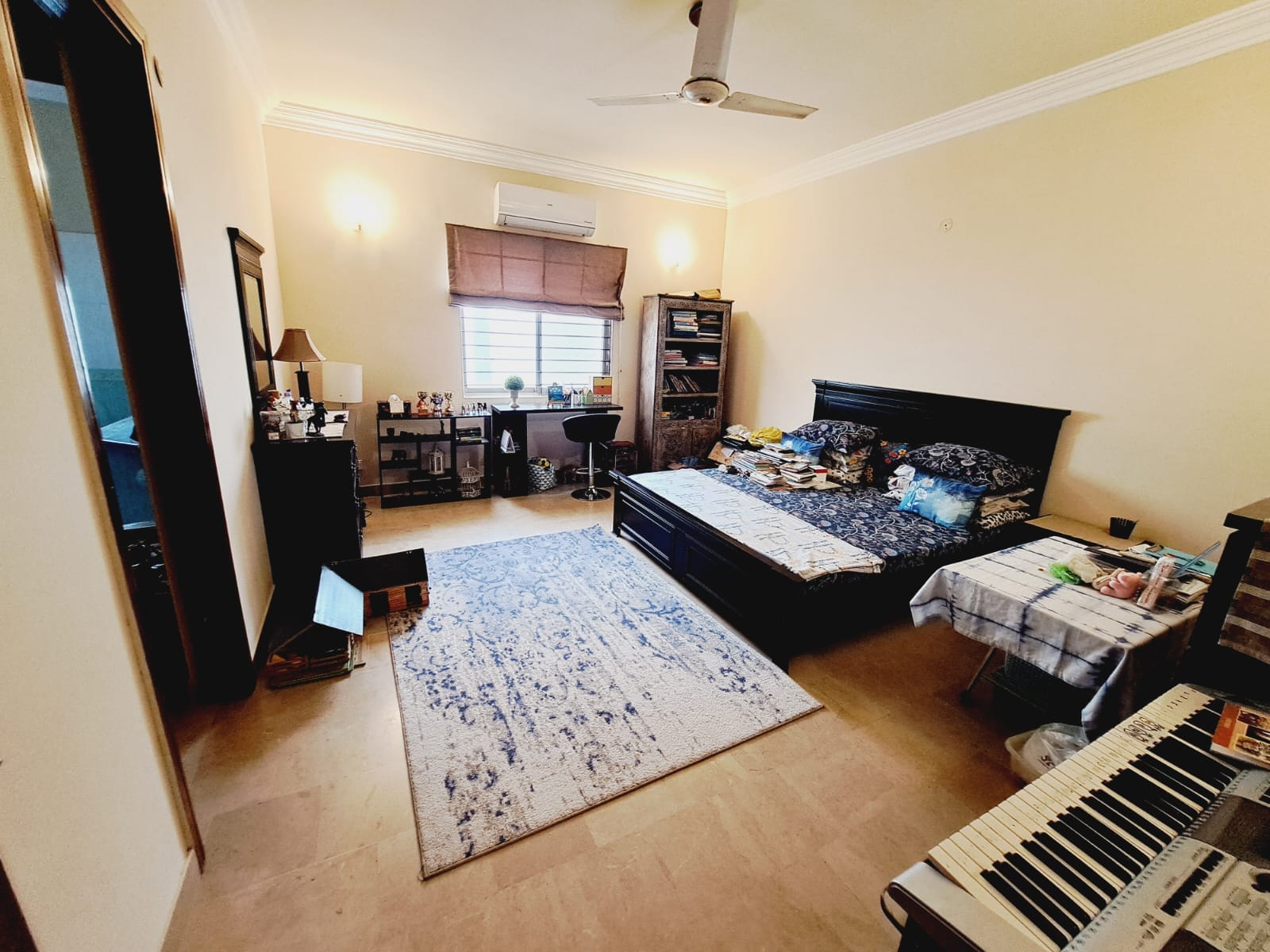 1000 Yards Portion Available For Rent in DHA Phase 8 Lahore