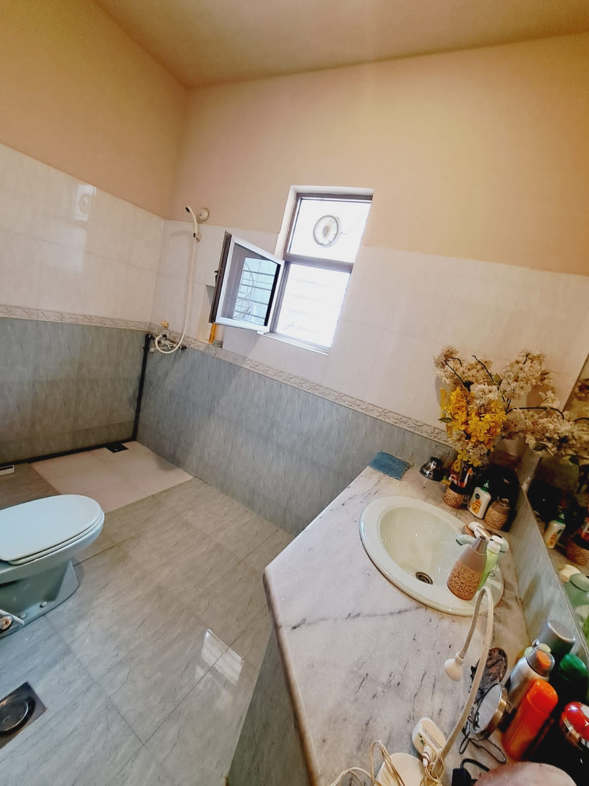 1000 Yards Portion Available For Rent in DHA Phase 8 Lahore