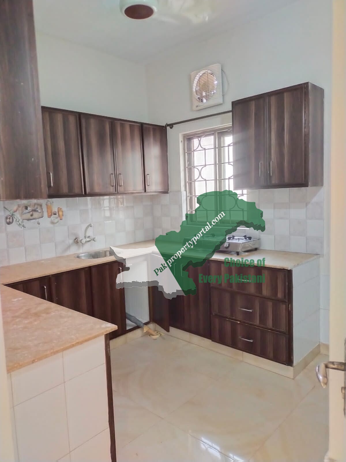 6 Marla upper portion for rent in Dream Gardens Lahore