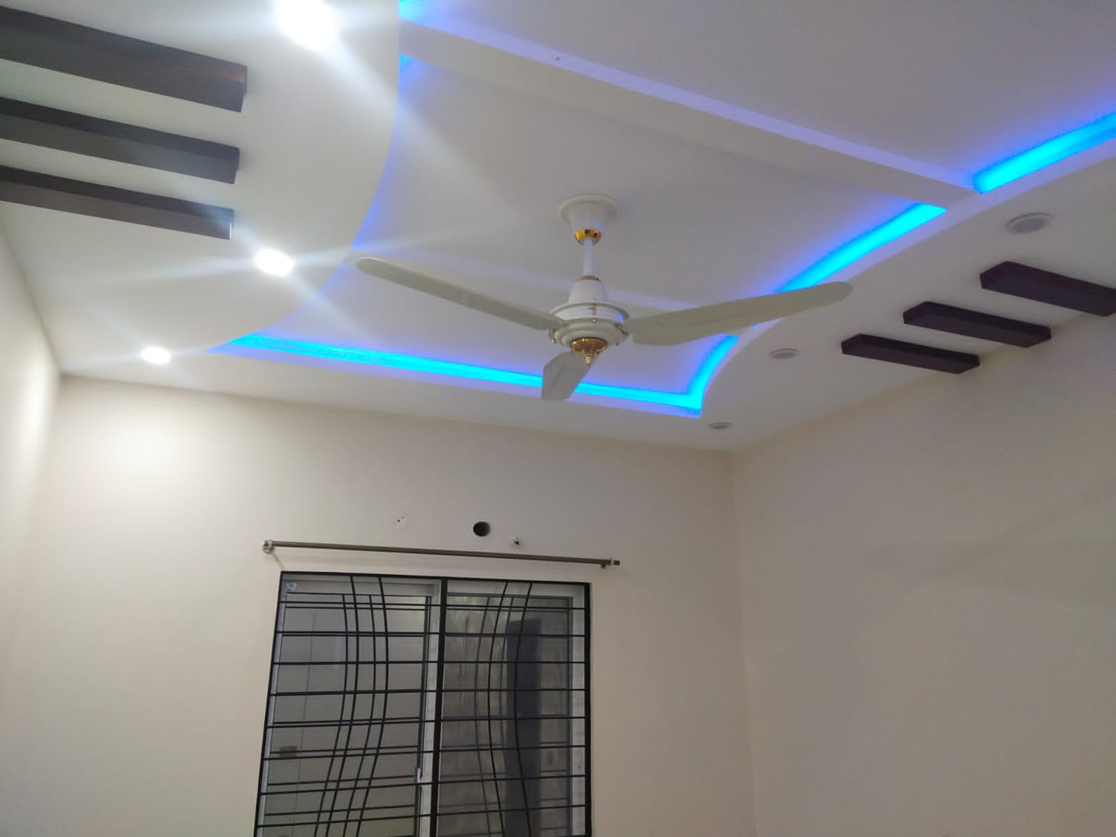 10 marla brand new house available for Rent in dream gardens lahore