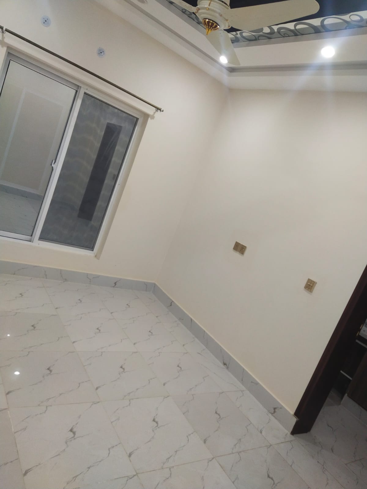 10 marla brand new house available for Rent in dream gardens lahore