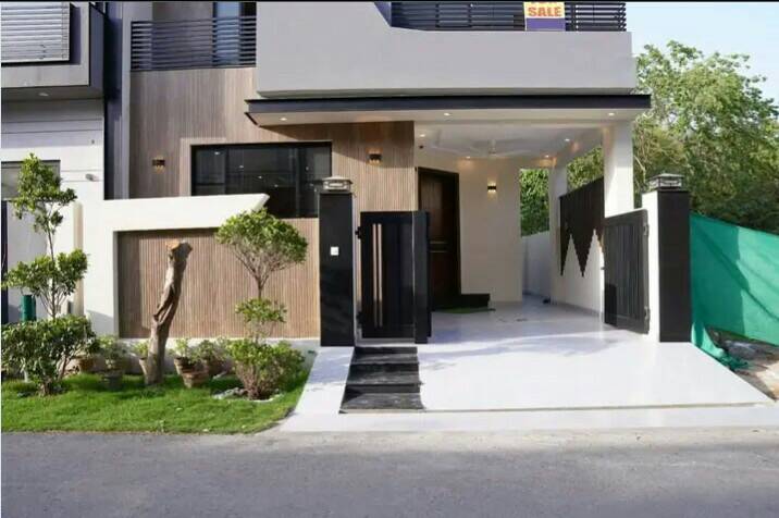 5 Marla luxurious villa for sale in DHA Lahore