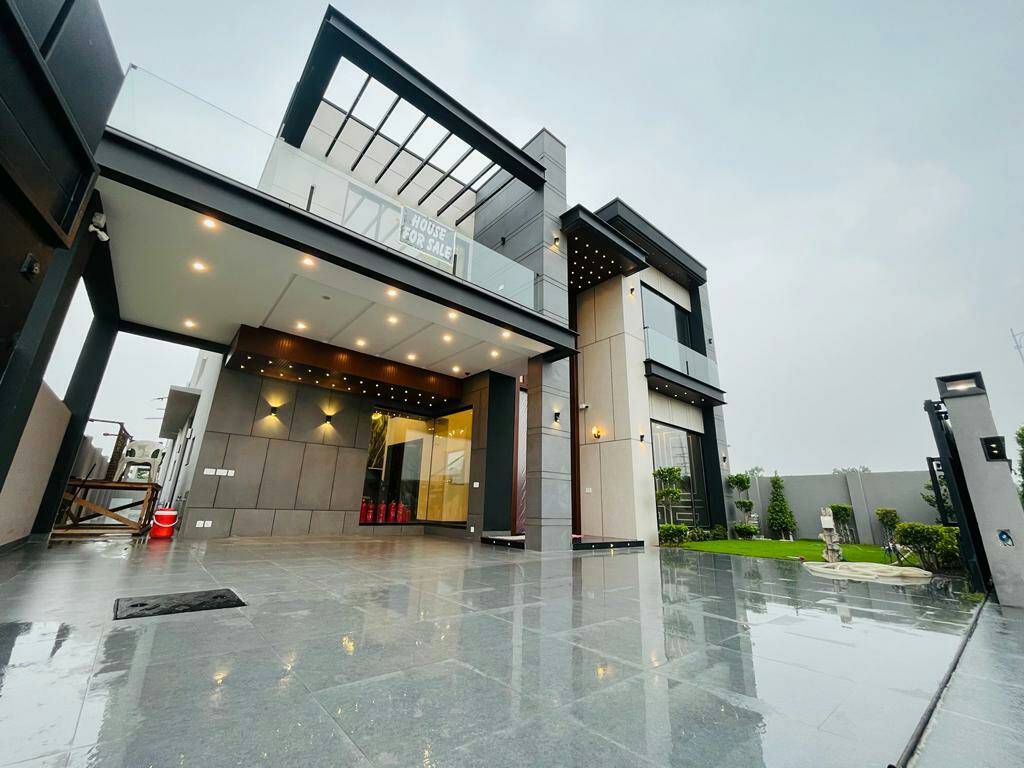 1 Kanal brand new villa for sale in DHA Lahore