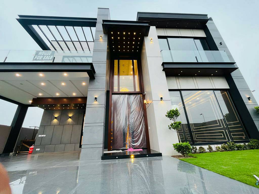1 Kanal brand new villa for sale in DHA Lahore