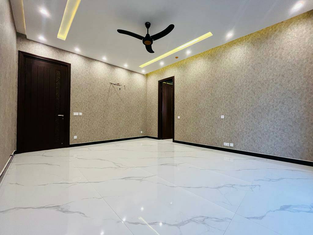 1 Kanal brand new villa for sale in DHA Lahore