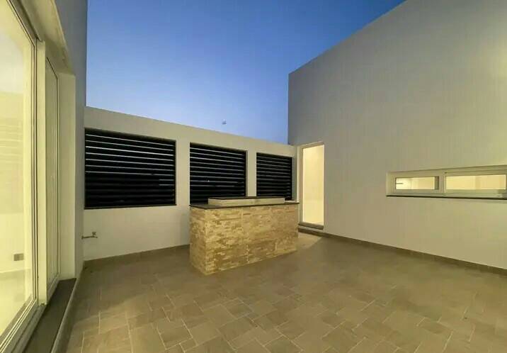 1 Kanal luxurious bungalow for sale in DHA Lahore