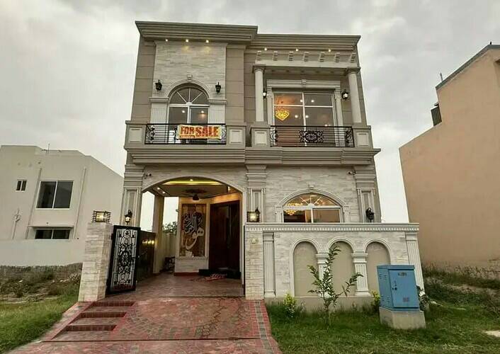 5 Marla ultra luxury house for sale in DHA Lahore
