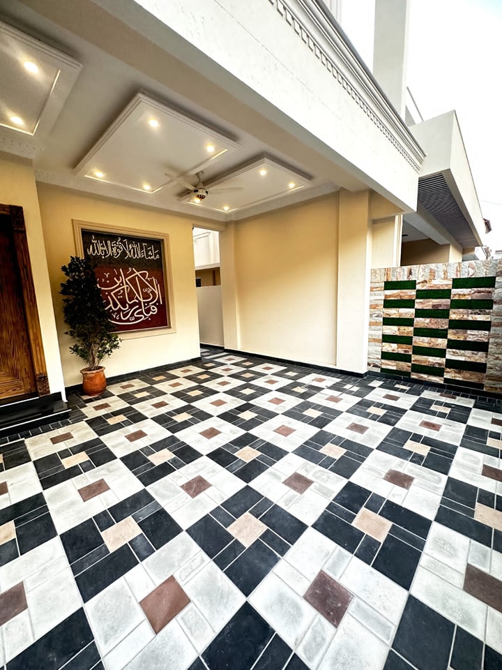 10 Marla Brand New House For Sale in Formanites Housing Scheme Lahore