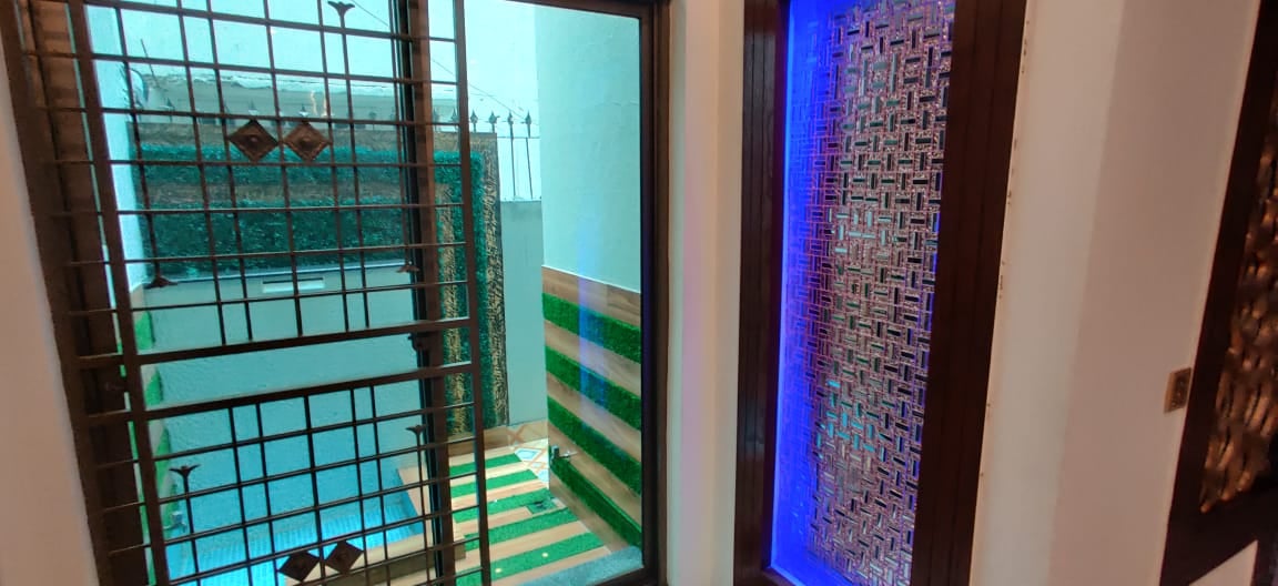 10 marla brand new house for sale in Johar Town