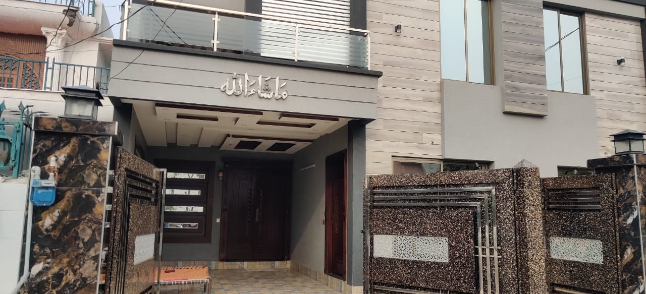 10 marla brand new house for sale in Johar Town