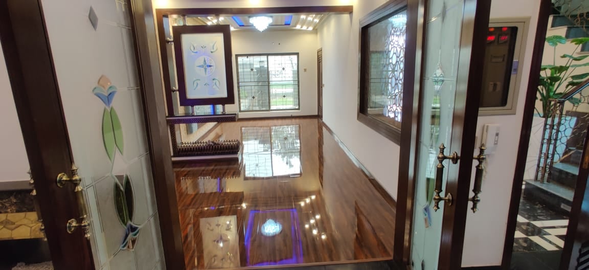 10 marla brand new house for sale in Johar Town