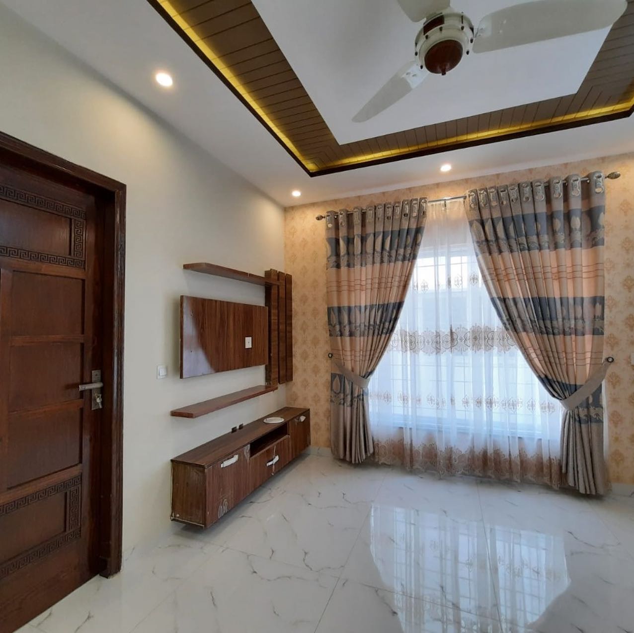 10 Marla House For Sale in Tariq Gardens Lahore