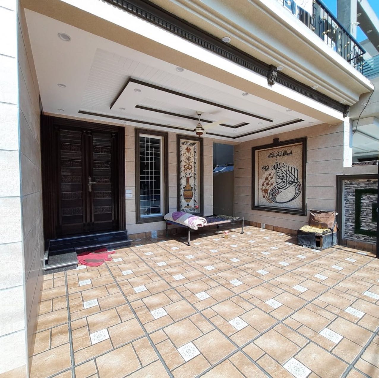 10 Marla House For Sale in Tariq Gardens Lahore