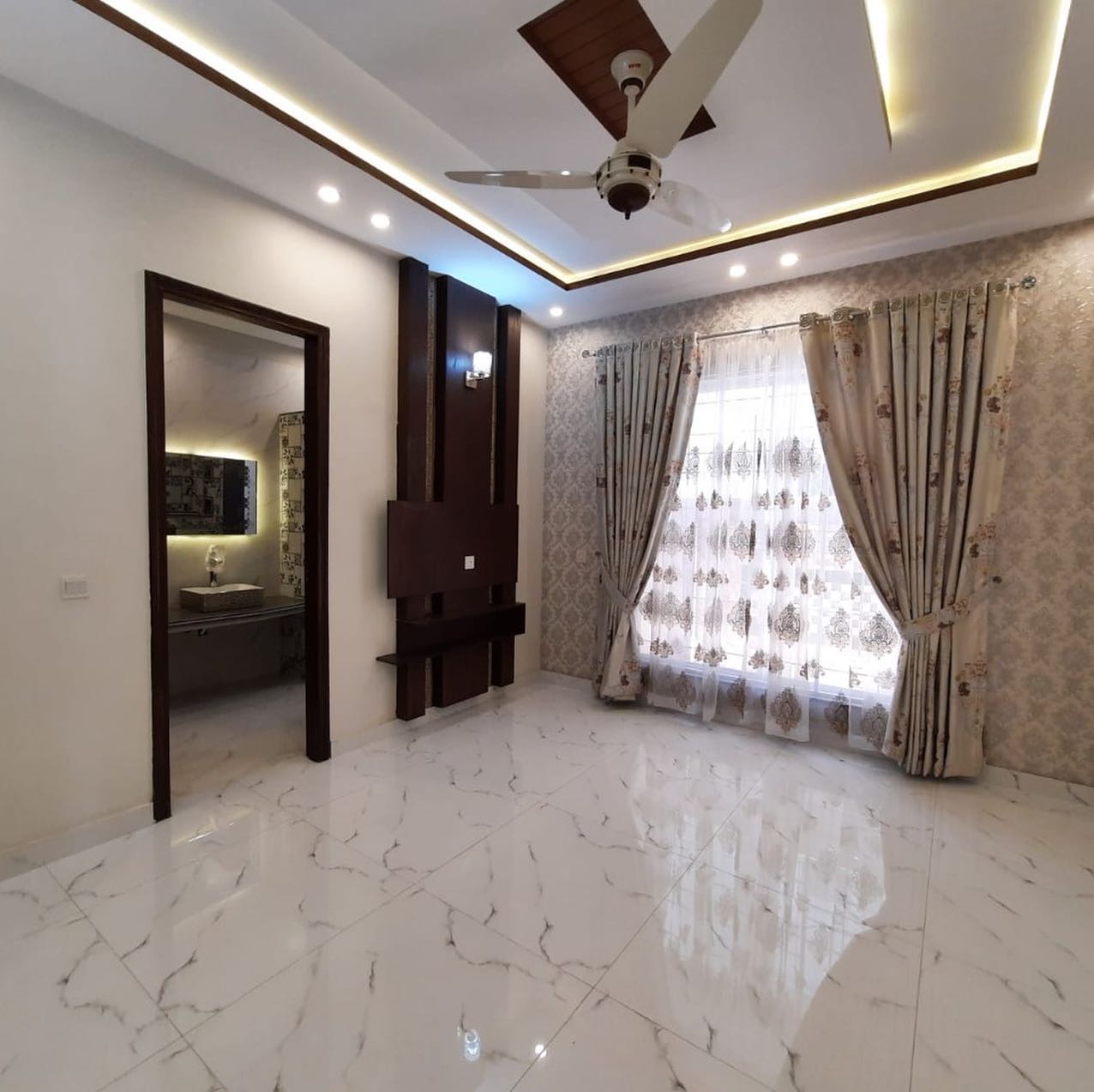 10 Marla House For Sale in Tariq Gardens Lahore