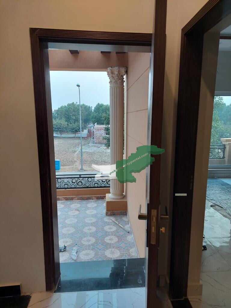 8 Marla Beautiful House In Bahria Orchard  Available For Sale