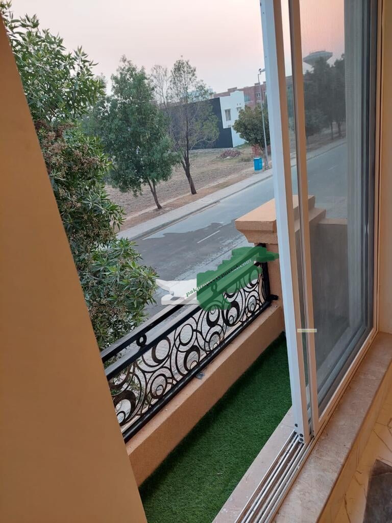 8 Marla Beautiful House In Bahria Orchard  Available For Sale