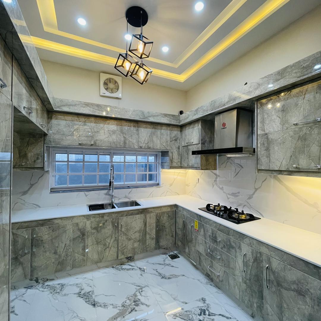 10 Marla Most Beautiful House For Sale in Bahria Town Lahore