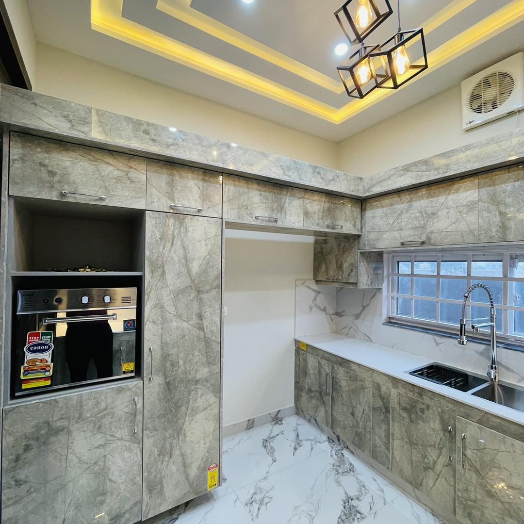 10 Marla Most Beautiful House For Sale in Bahria Town Lahore