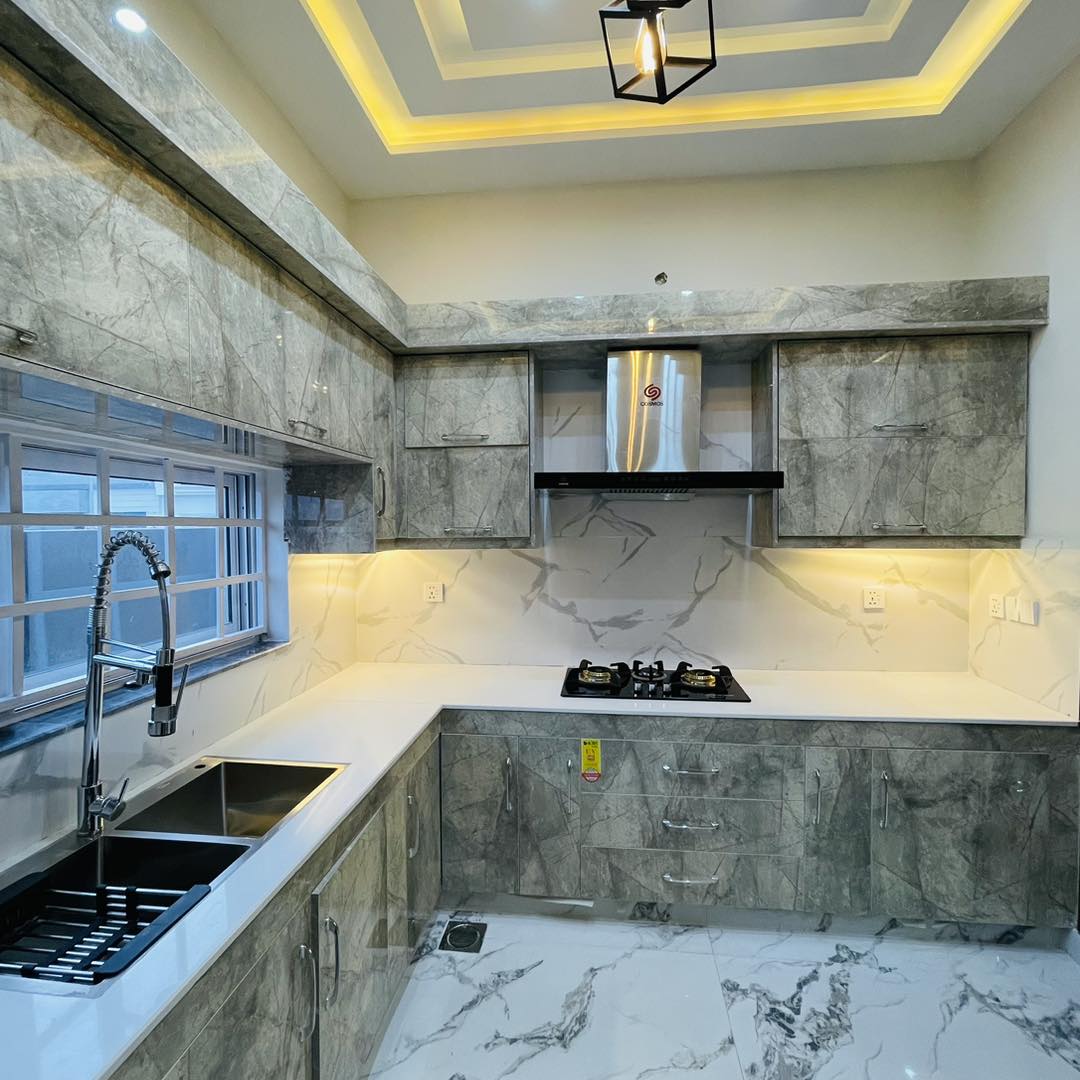 10 Marla Most Beautiful House For Sale in Bahria Town Lahore