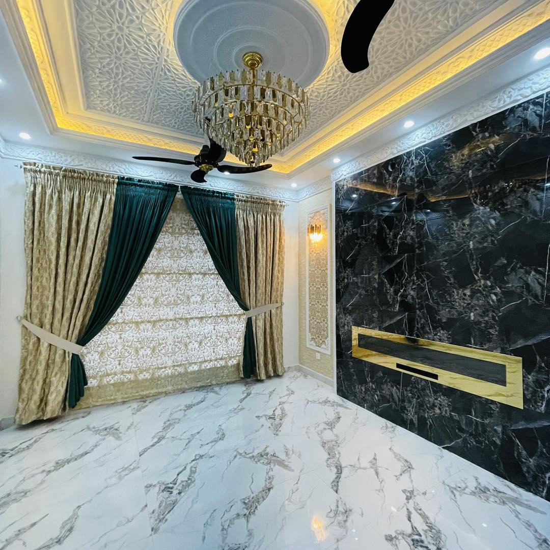 10 Marla Most Beautiful House For Sale in Bahria Town Lahore