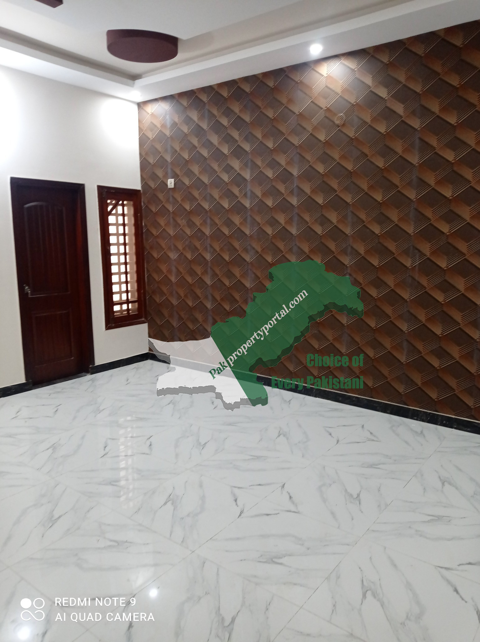 2700 sq ft  leased portion for sale at gulistane johar block 12 Karachi