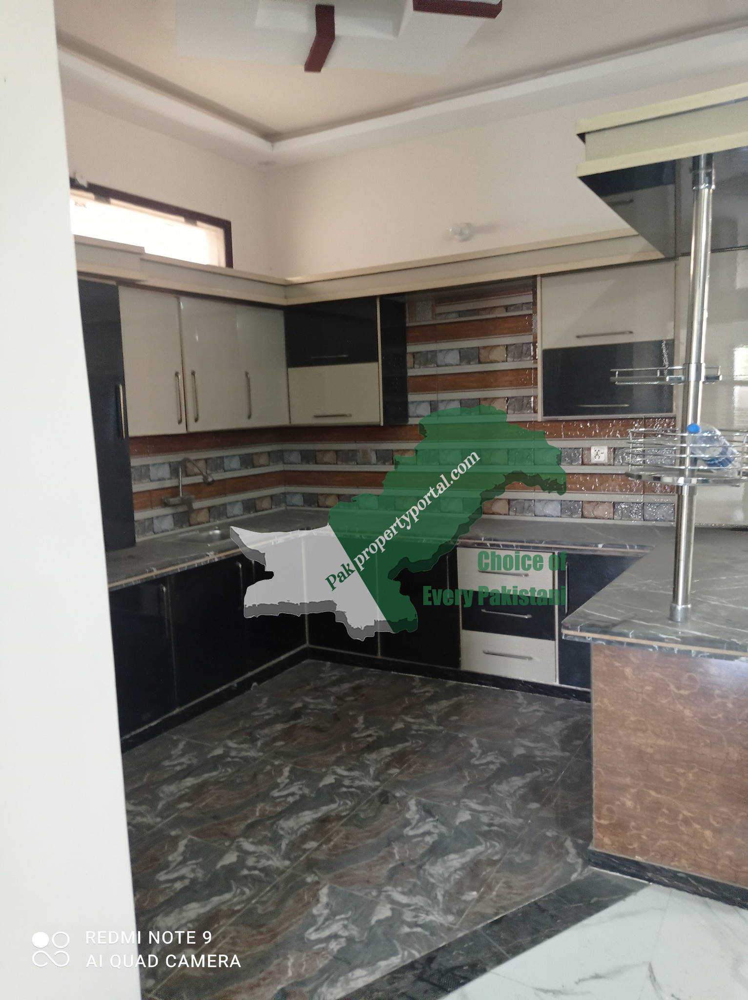2700 sq ft  leased portion for sale at gulistane johar block 12 Karachi