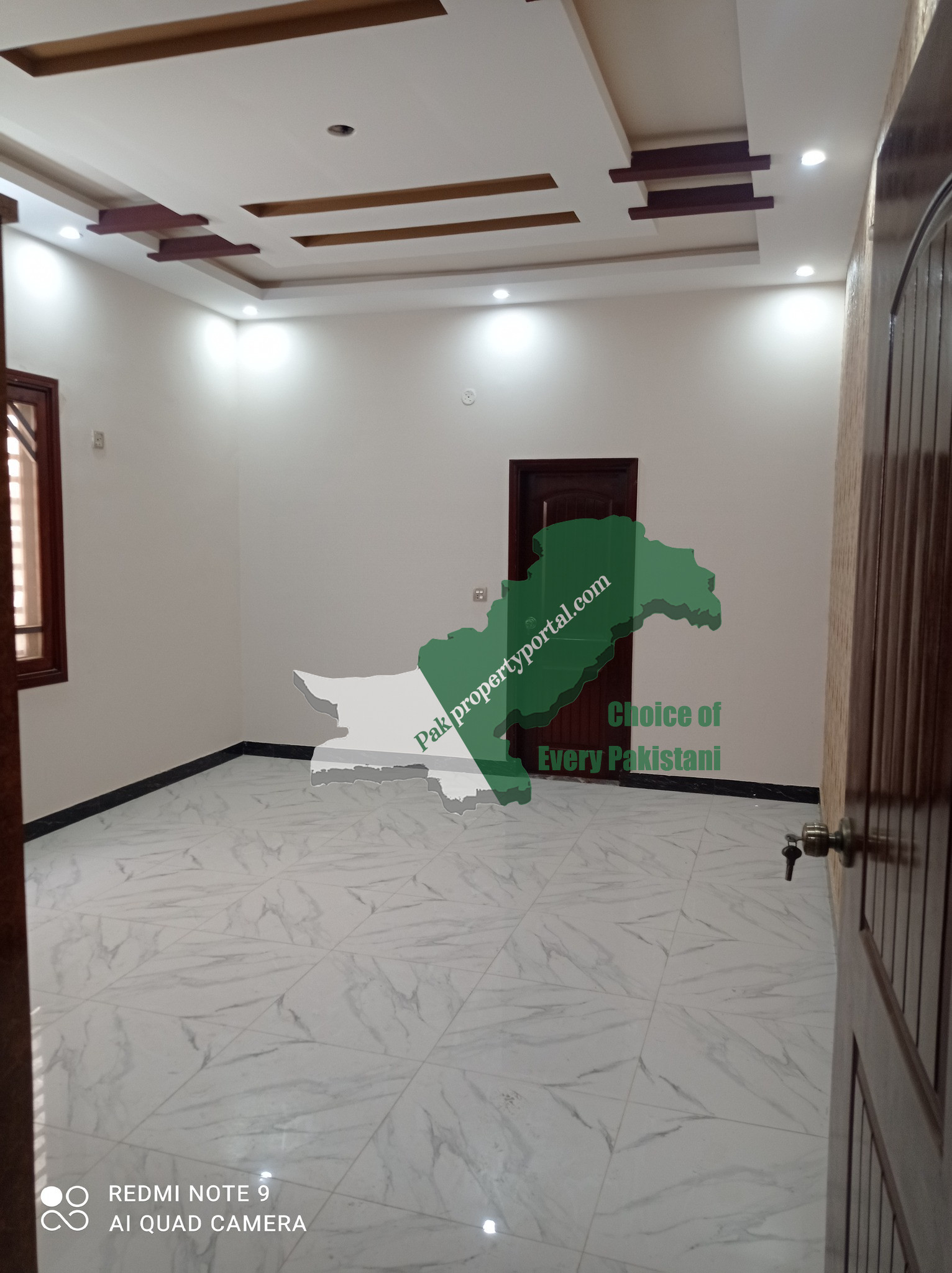 2700 sq ft  leased portion for sale at gulistane johar block 12 Karachi