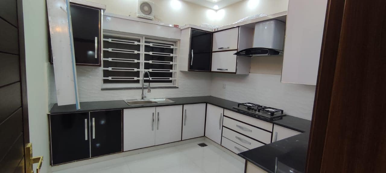10 M house for rent in Sec C Janiper Block Bahria Town Lahore