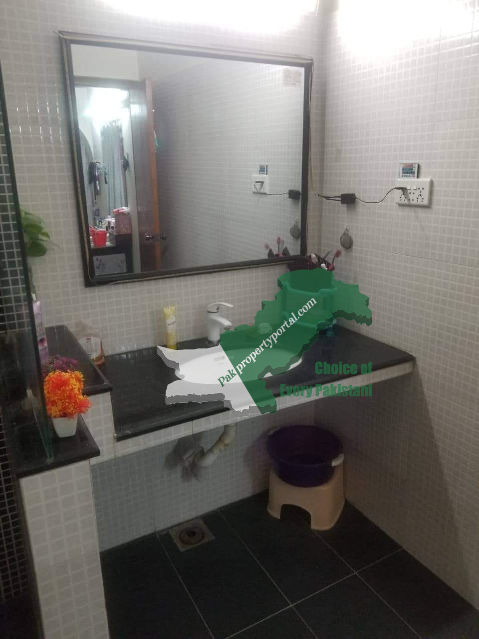 550 Sqaure Yards Banglow for Sale in Block 7, Gulshan-e-Iqbal Karachi