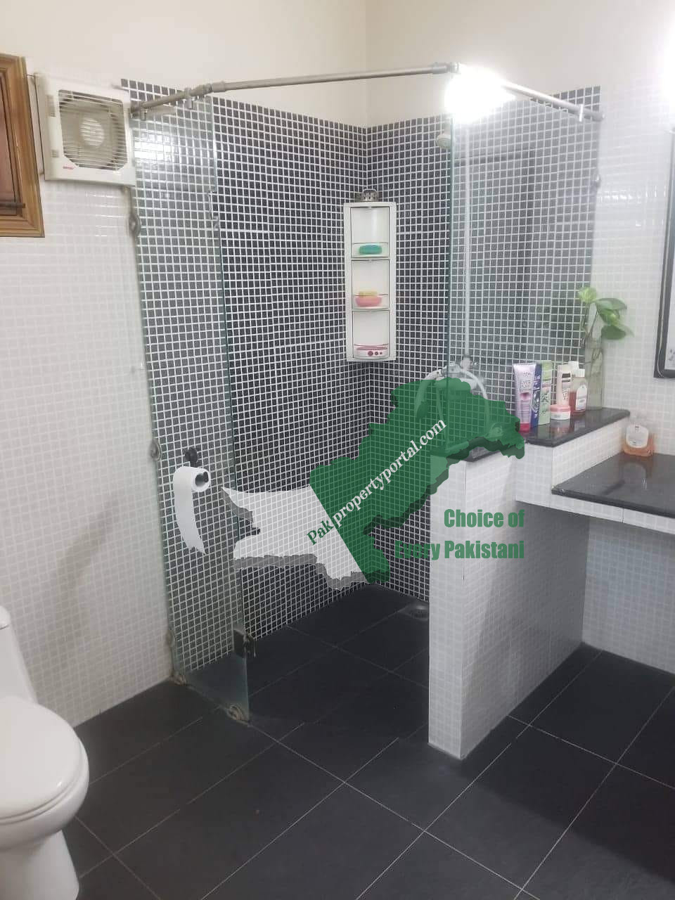 550 Sqaure Yards Banglow for Sale in Block 7, Gulshan-e-Iqbal Karachi