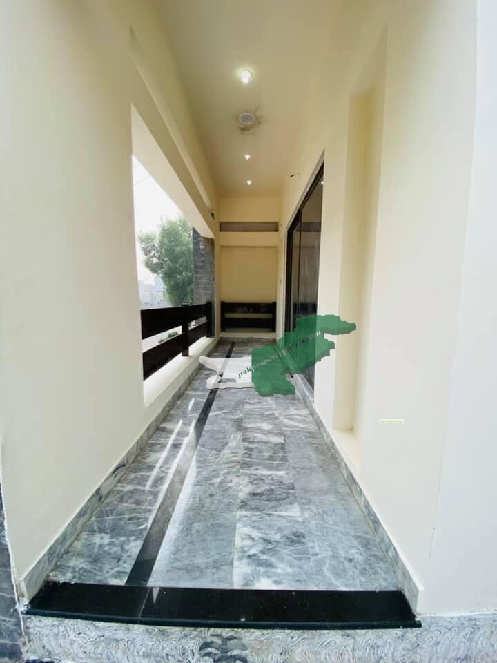 10Marla slightly Used House For Sale in Bahria Town Lahore