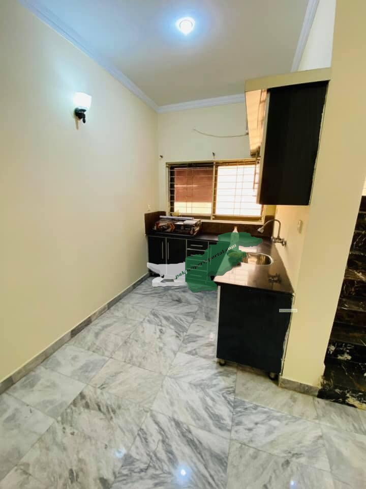10Marla slightly Used House For Sale in Bahria Town Lahore