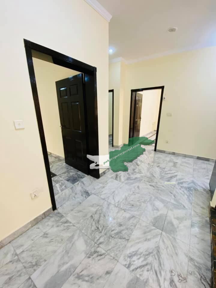 10Marla slightly Used House For Sale in Bahria Town Lahore