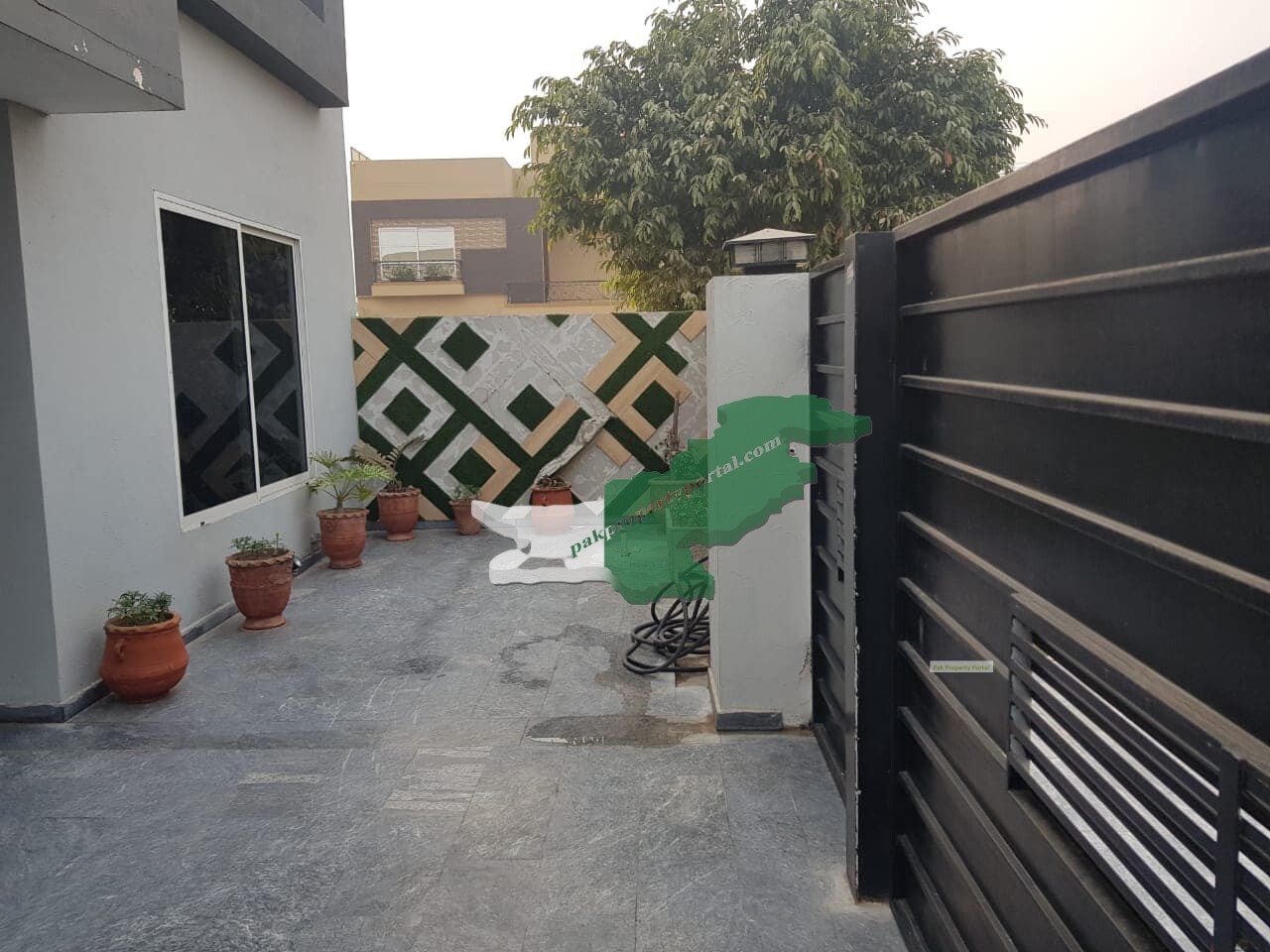 10 Marla  House Fo Sale  Bahria Town Lahore