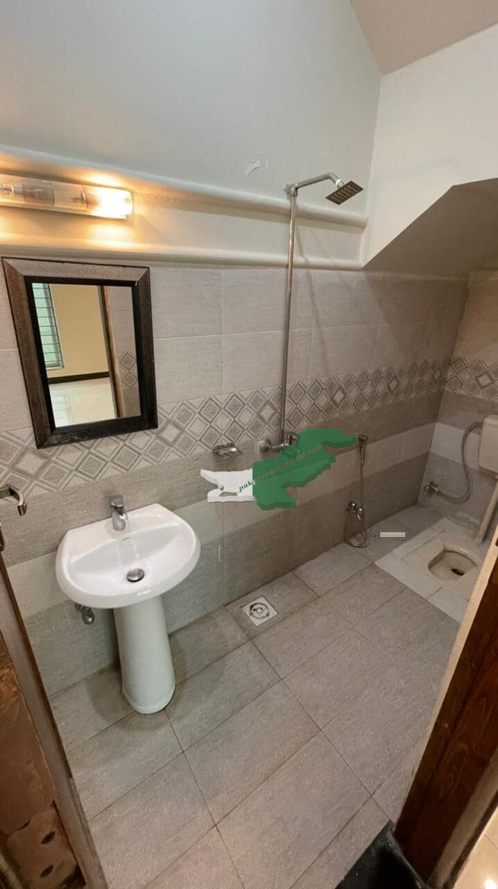 6 Marla Double story Beautiful House For Sale in Bahria Town Lahore Sector D