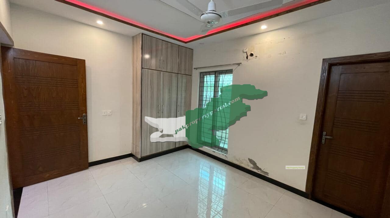 6 Marla Double story Beautiful House For Sale in Bahria Town Lahore Sector D