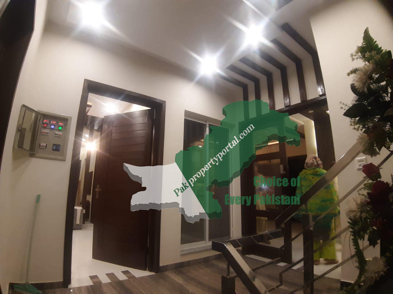 10Marla Lavish Upper Portion Available For Rent in bahria Town, Hussain Ext , Sector C Lahore