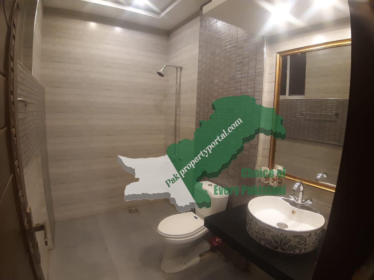 10Marla Lavish Upper Portion Available For Rent in bahria Town, Hussain Ext , Sector C Lahore