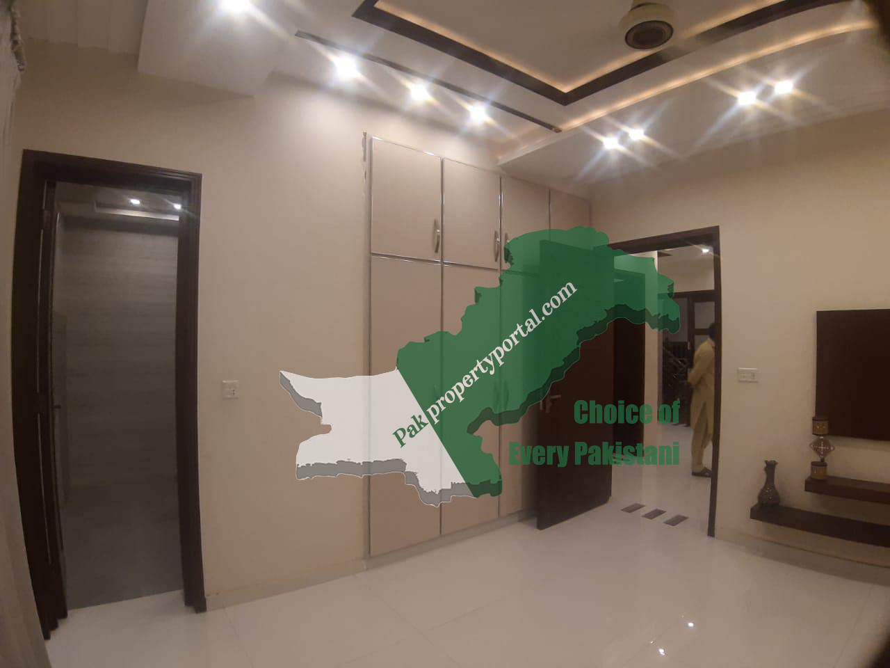 10Marla Lavish Upper Portion Available For Rent in bahria Town, Hussain Ext , Sector C Lahore