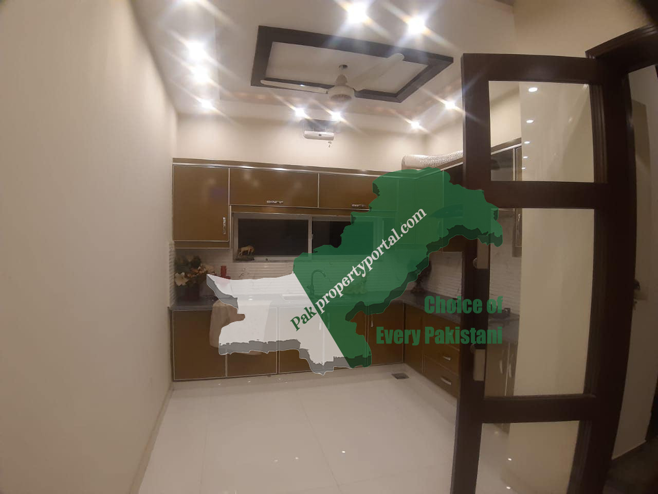 10Marla Lavish Upper Portion Available For Rent in bahria Town, Hussain Ext , Sector C Lahore