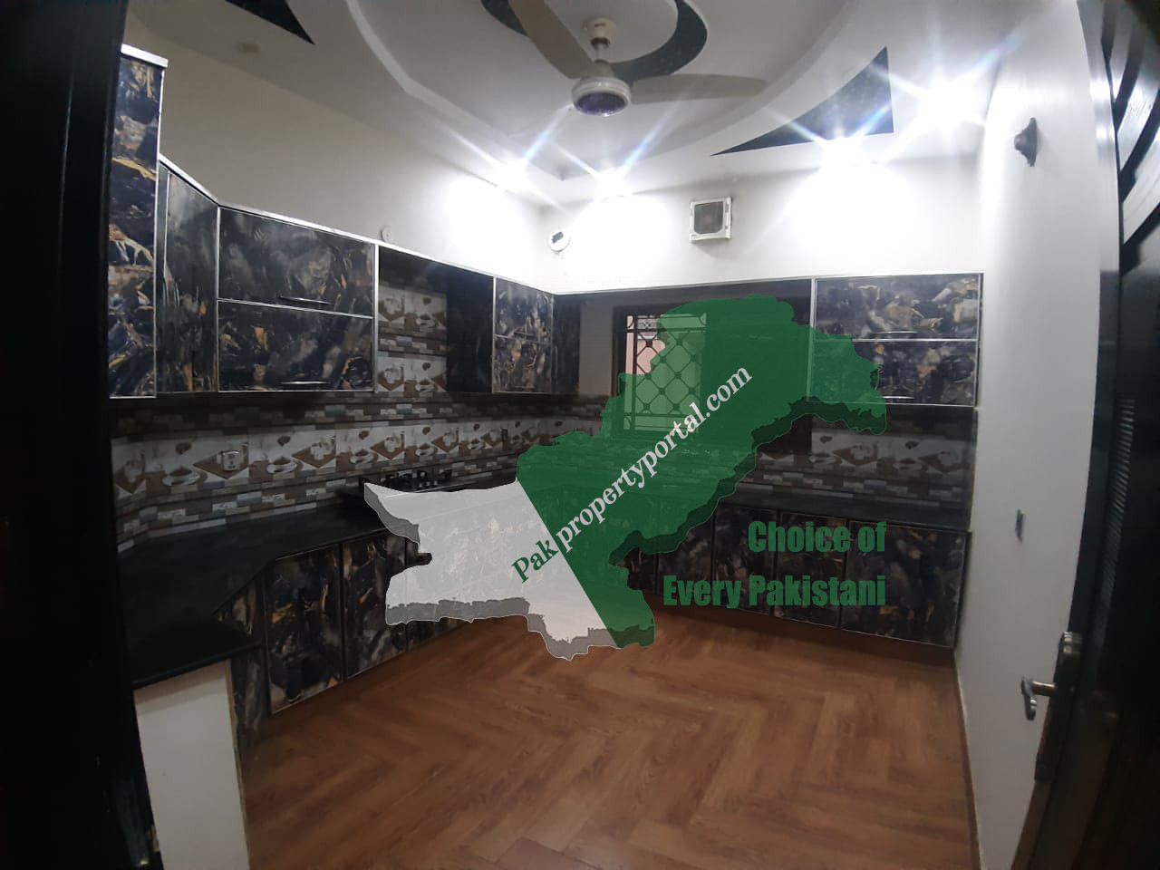 10Marla Lavish Upper Portion Available For Rent in bahria Town, Overseas B, Sector D Lahore