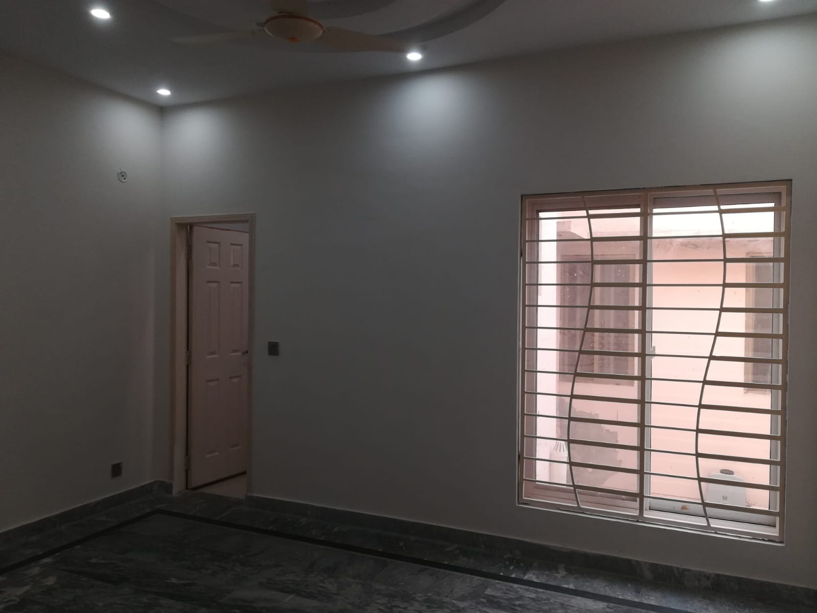 5-Marla Upper Portion For Rent In Dream Gardens Phase 1 Defence Road Lahore
