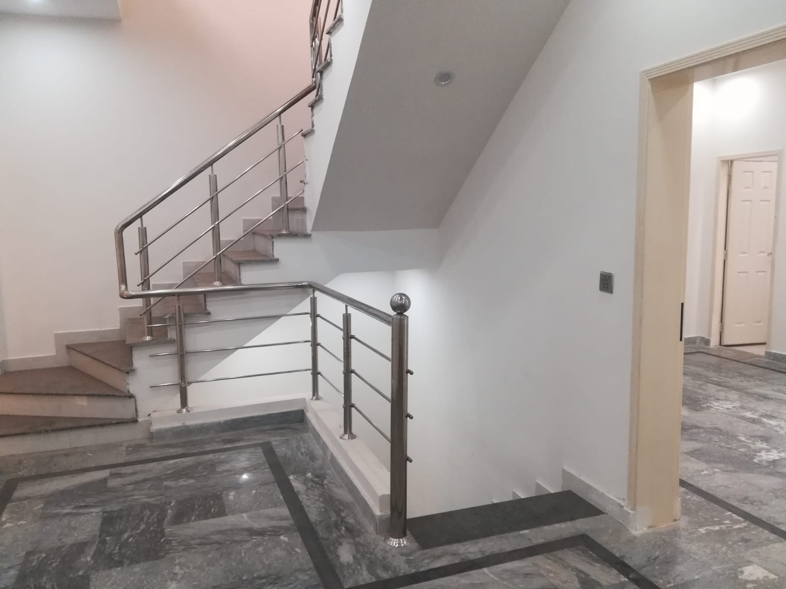 5-Marla Upper Portion For Rent In Dream Gardens Phase 1 Defence Road Lahore