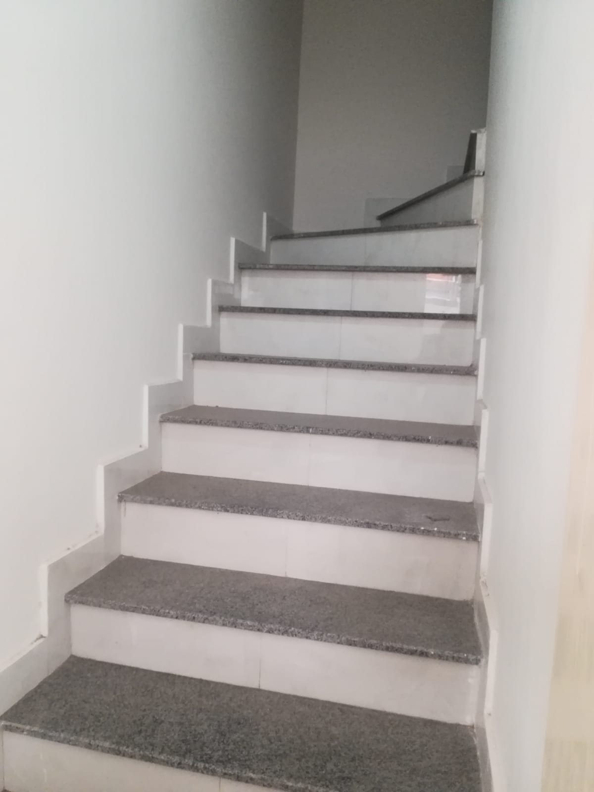 5-Marla Upper Portion For Rent In Dream Gardens Phase 1 Defence Road Lahore