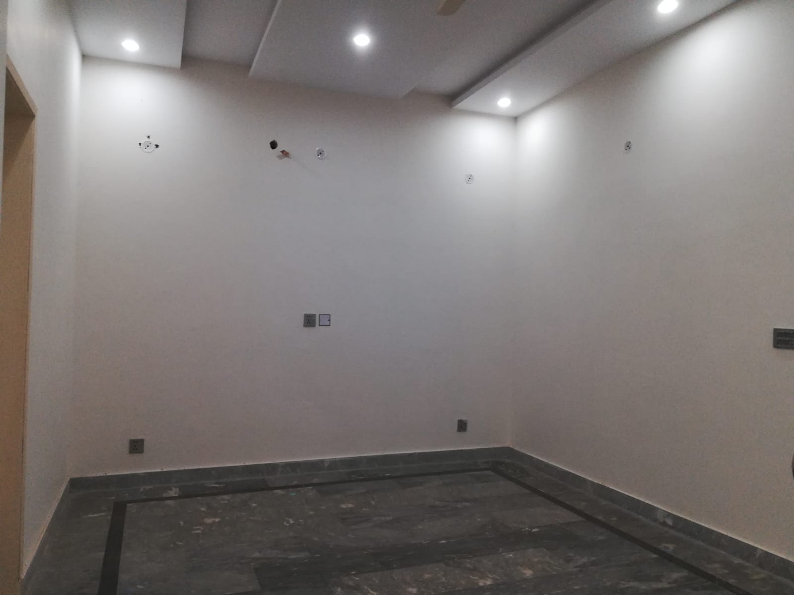 5-Marla Upper Portion For Rent In Dream Gardens Phase 1 Defence Road Lahore