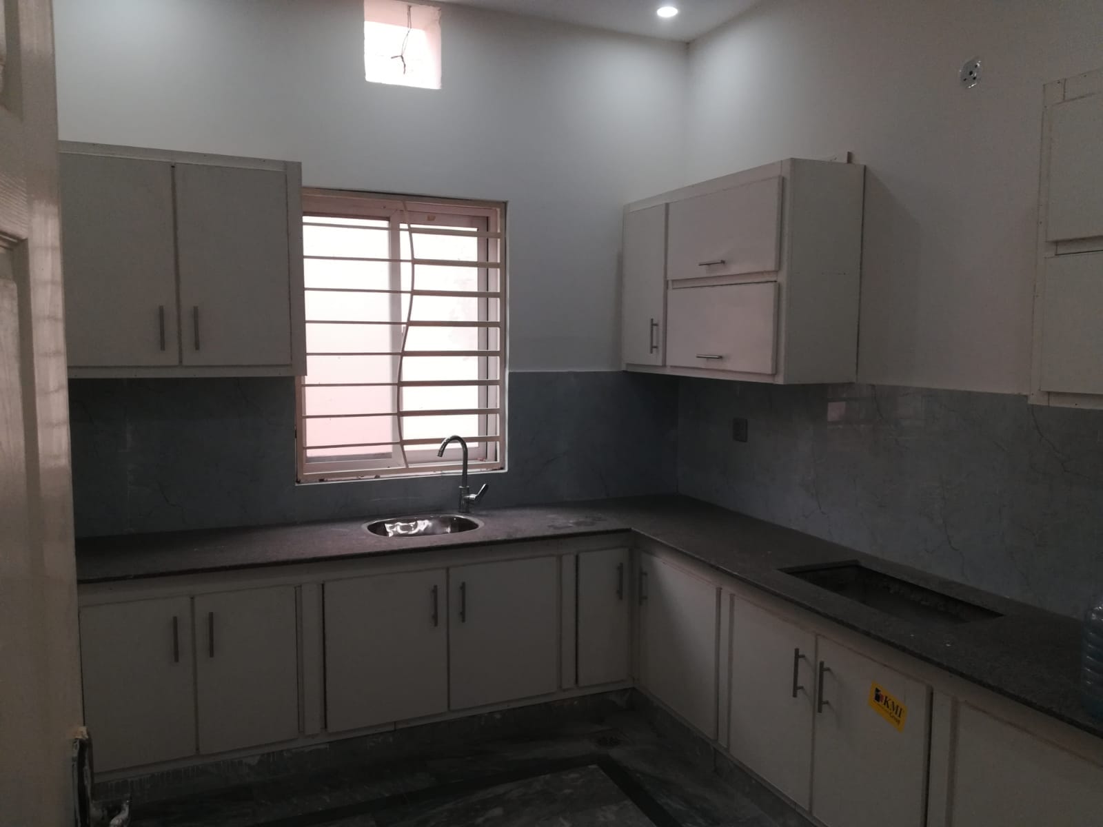 5-Marla Upper Portion For Rent In Dream Gardens Phase 1 Defence Road Lahore