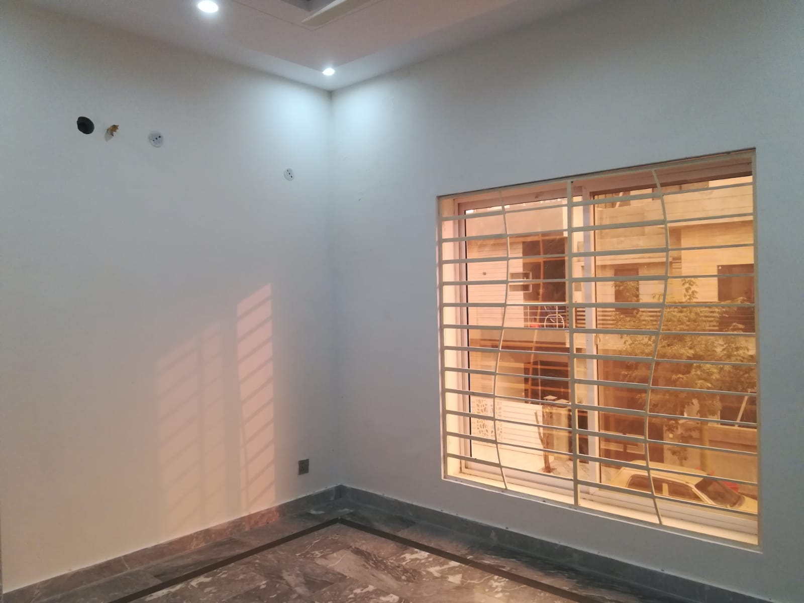 5-Marla Upper Portion For Rent In Dream Gardens Phase 1 Defence Road Lahore