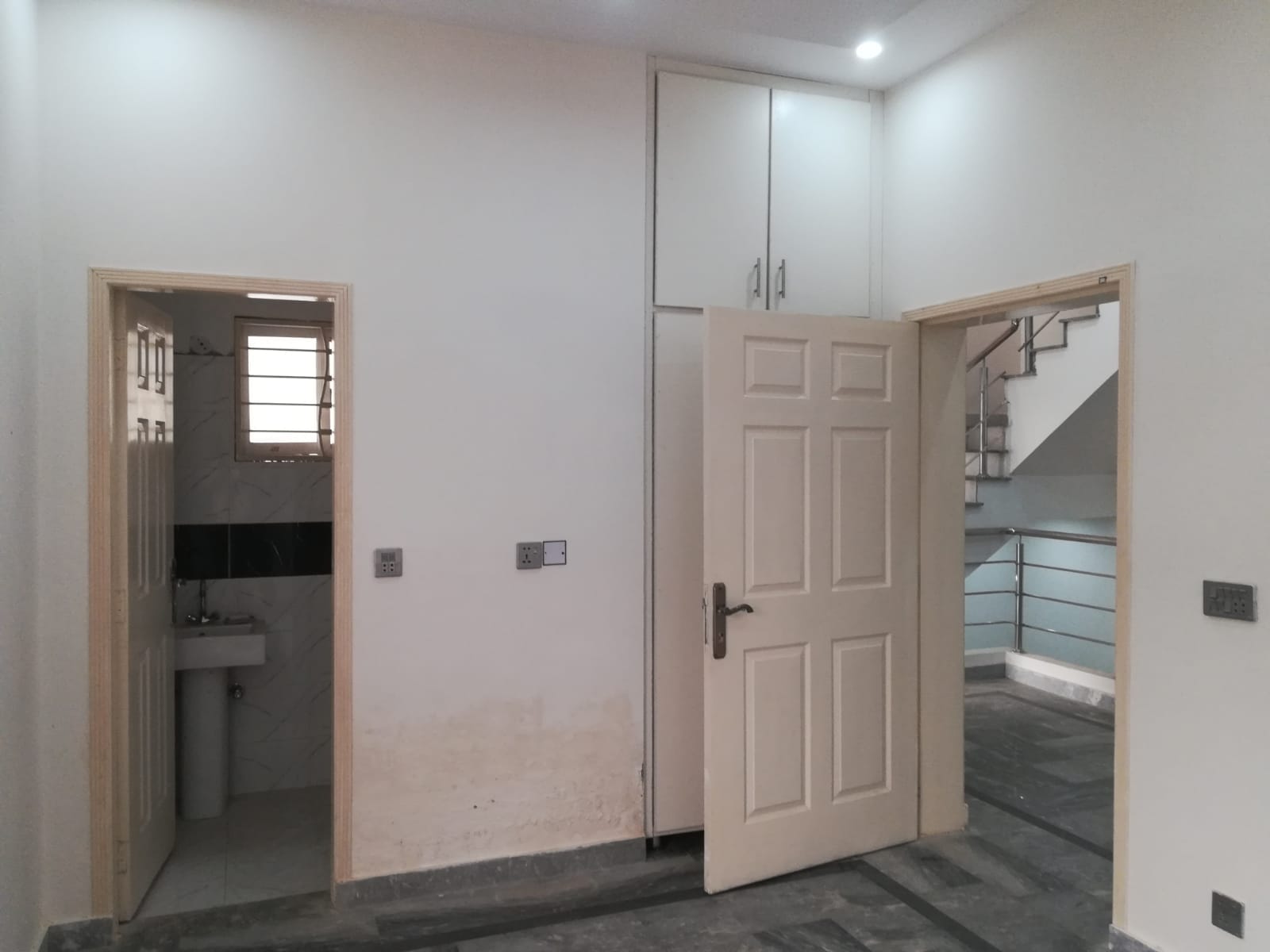 5-Marla Upper Portion For Rent In Dream Gardens Phase 1 Defence Road Lahore