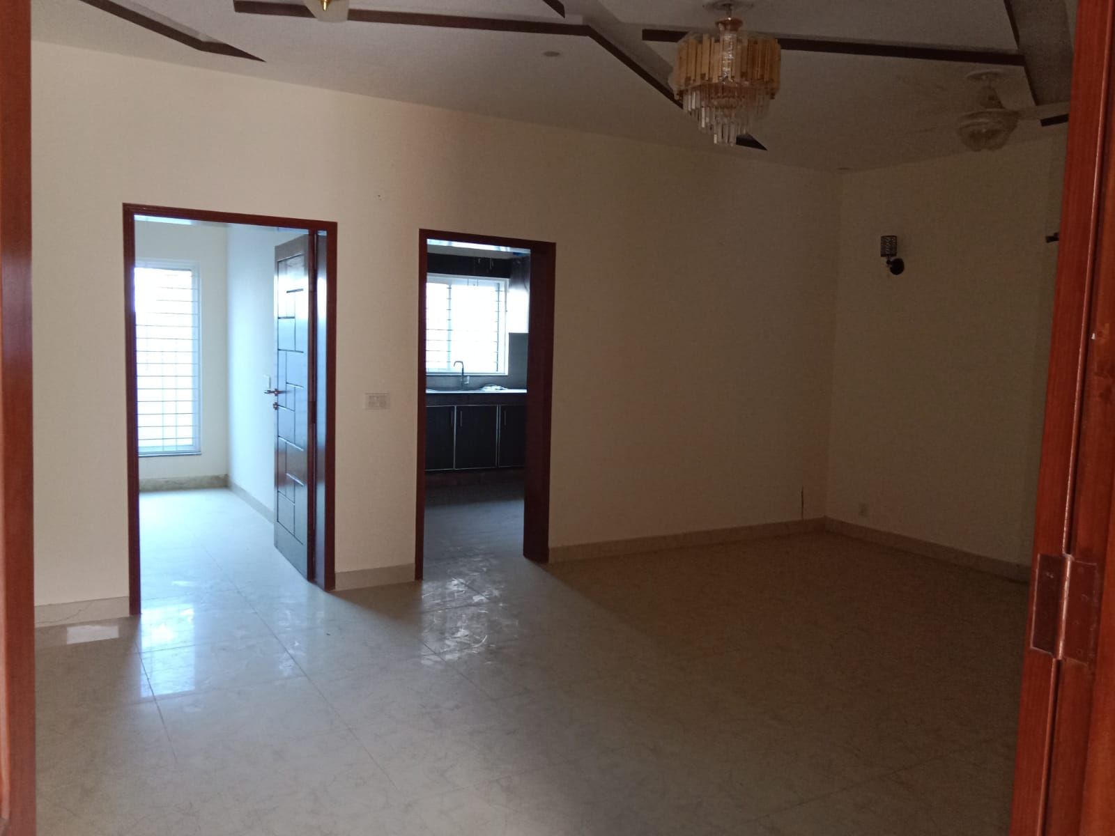 8-marla house available for Rent in Dream Gardens Lahore